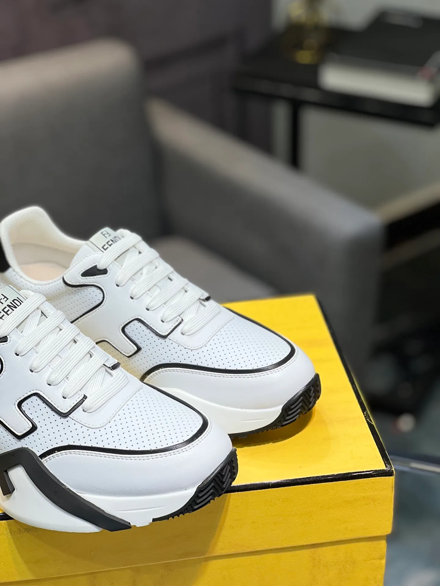 Men's shoes 💰580 FENDI men's fashion casual shoes 👟Hot sale🔥Official website 1:1 replica ⬆️Original quality - Original leather - Original breathable mesh lining Original outsole 1:1 replica, code number 38-44 (45-46 customized)